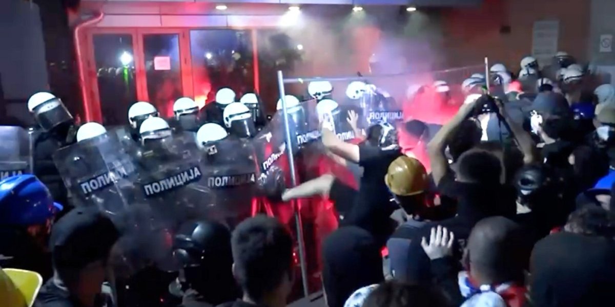 "Država da kazni one koji su trovali omladinu": Oštre reakcije na nasilje u Novom Sadu