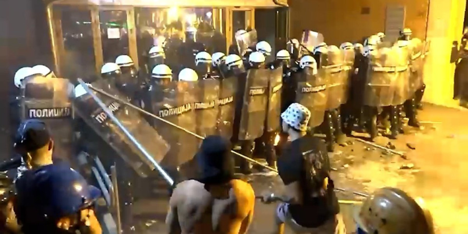 MUP reagovao na laži opozicionih medija: Policija nije koristila CN gas jer ga ni ne poseduje