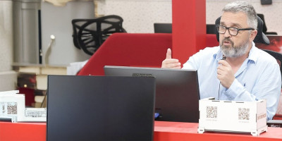 Glavni urednik Informera Dragan J. Vučićević biće reporter na jednom od antiblokaderskih skupova.