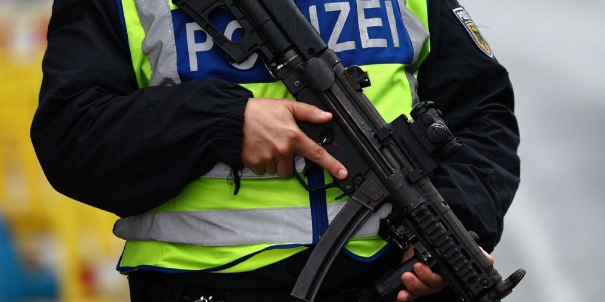 Nemačka na nogama: Mladi Hrvat napao policajce nožem, ishod šokantan!