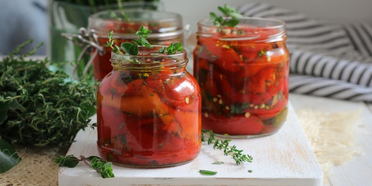 Barene paprike bez konzervansa: Ukusna zimnica koja se sprema brzo i lako