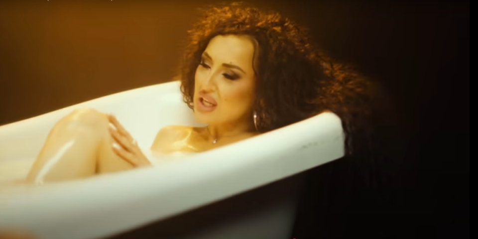 Menadžer napastvovao pevačicu u kolima: "Ucenjivao me je"