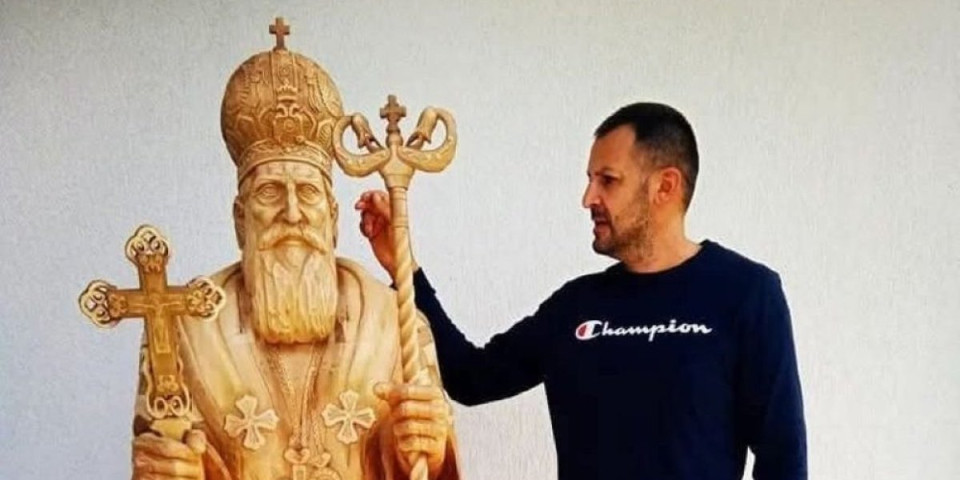 Ovo je umetnost: Miladin napravio figuru Patrijarha Pavla u prirodnoj veličini