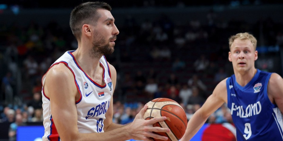 Dokle, bre, više proklete povrede?! Dobrić šepajući otišao u svlačionicu!