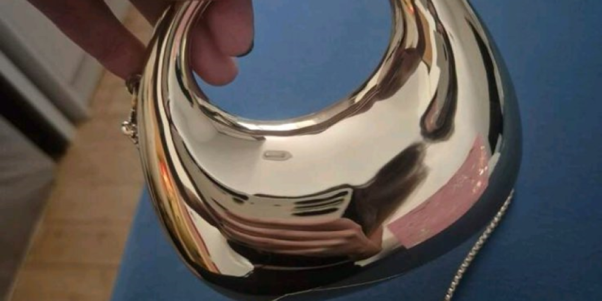 Torbica veličine šake