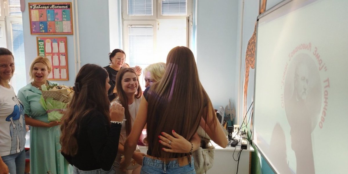 Učiteljica Vesna ovog septembra nije preuzela novu generaciju: Dirljiva priča (VIDEO)