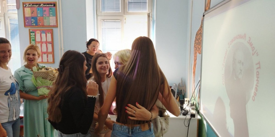 Učiteljica Vesna ovog septembra nije preuzela novu generaciju: Dirljiva priča (VIDEO)