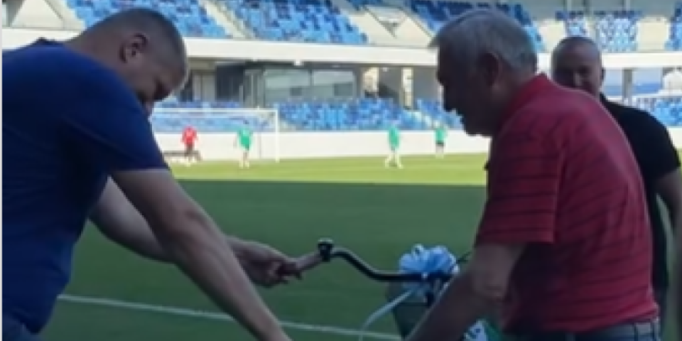 Divan gest: Pogledajte kako je FK Loznica nagradila vernog navijača (VIDEO)