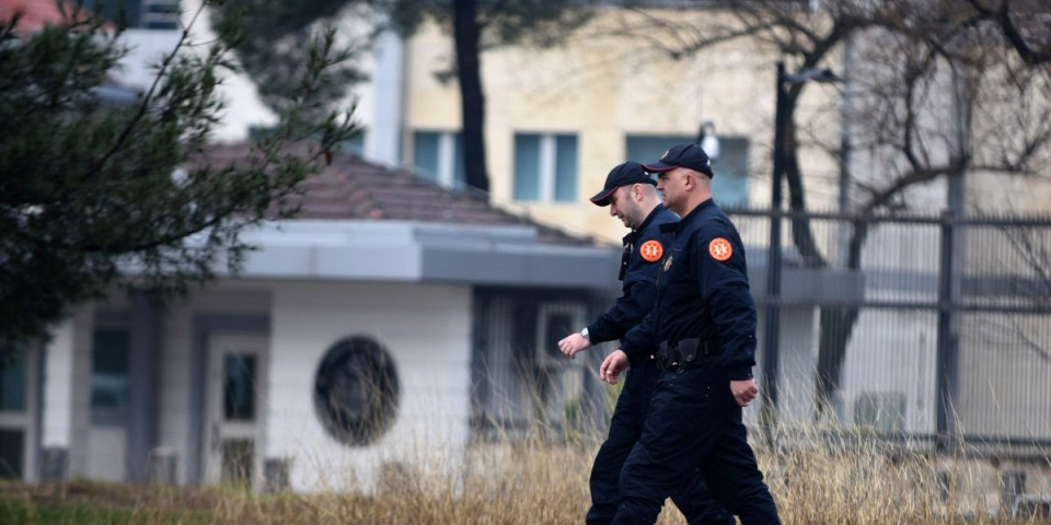 Pobegao zatvorenik iz Kliničkog centra! Policija intezivno traga za njim