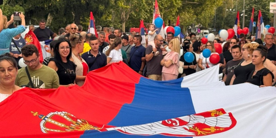 Narod se probudio: Masovni skupovi protiv revolucije - Građani poručili da je dosta!