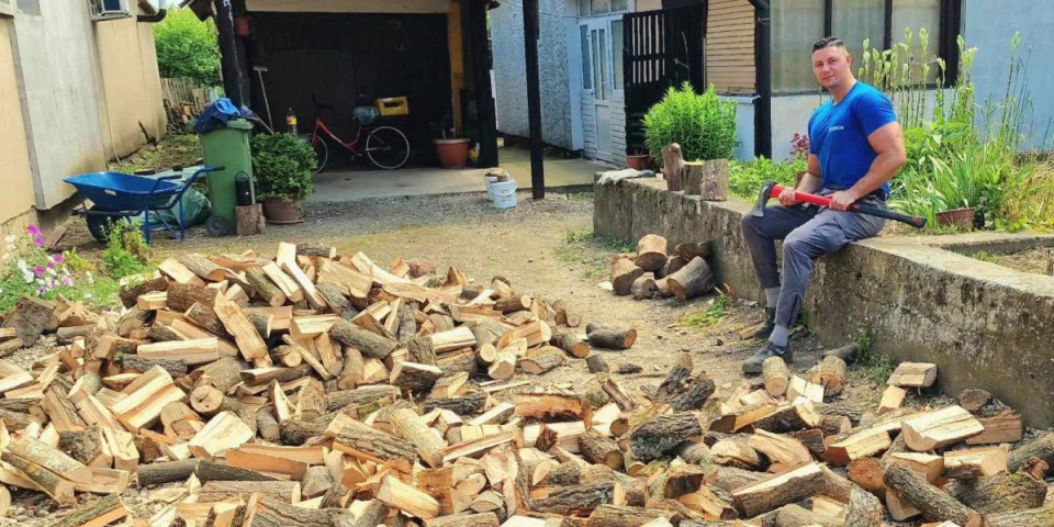 Konan iz Rume besplatno cepa drva već pet godina: Priča o njemu je neverovatna