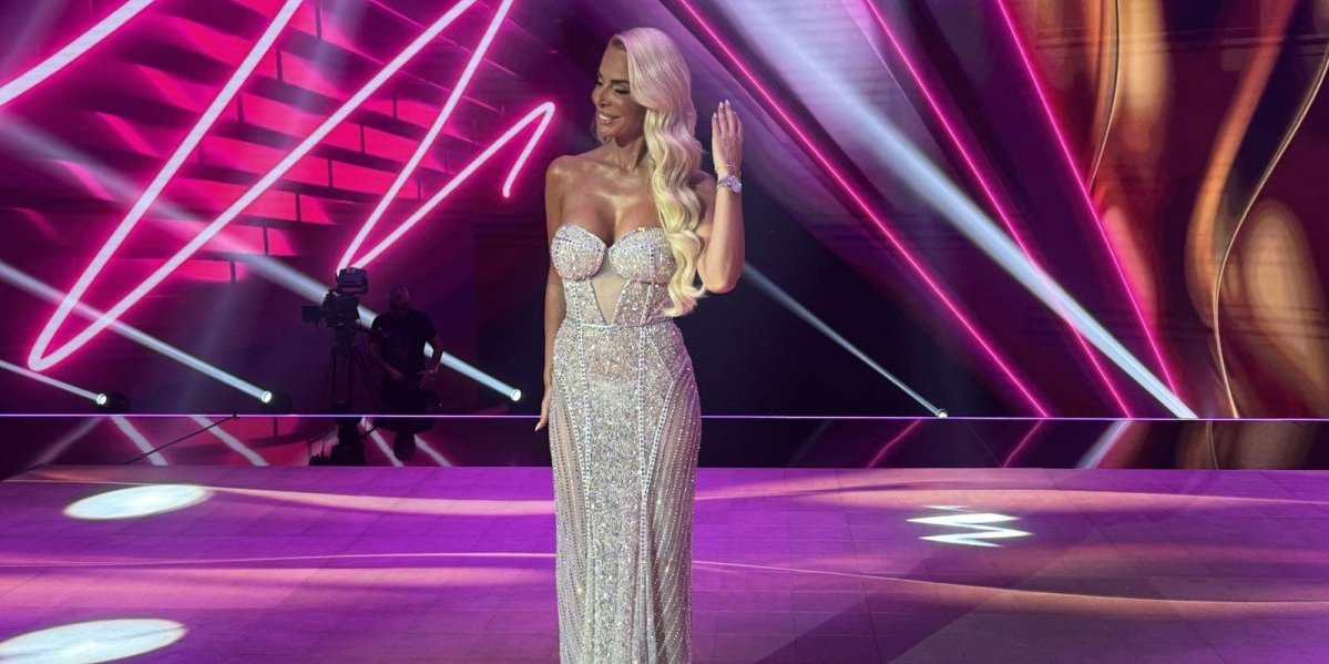 Voditeljki Pinka sevnule gaćice: Haljina pokazala previše (FOTO)
