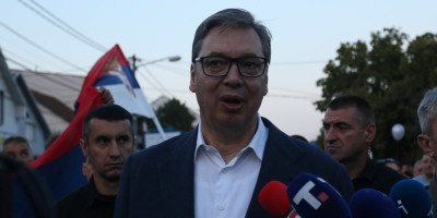 Predsednik Srbije Aleksandar Vučić obratio se okupljenima na skupu u Borči.