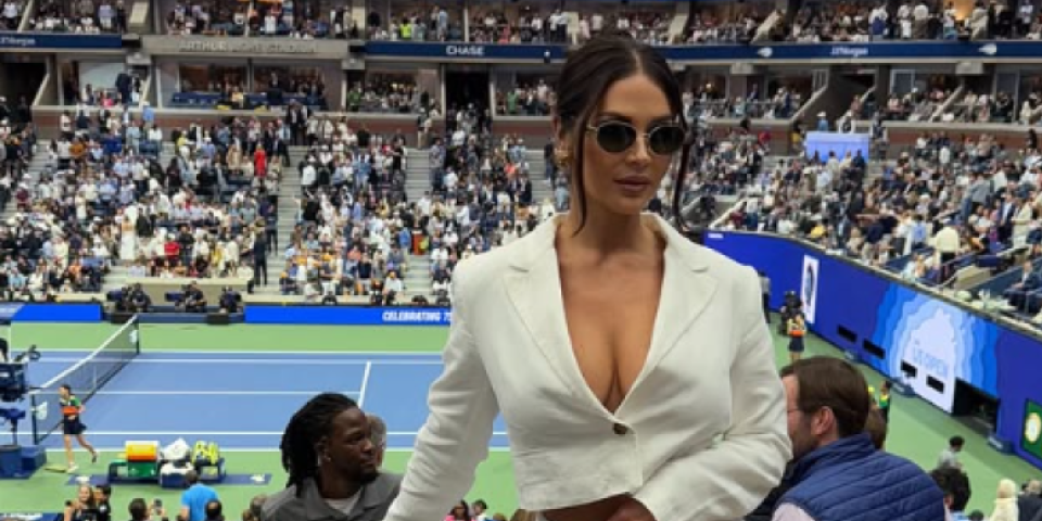 Padaju vilice zbog prsate Srpkinje - Svi su samo u nju gledali (FOTO)