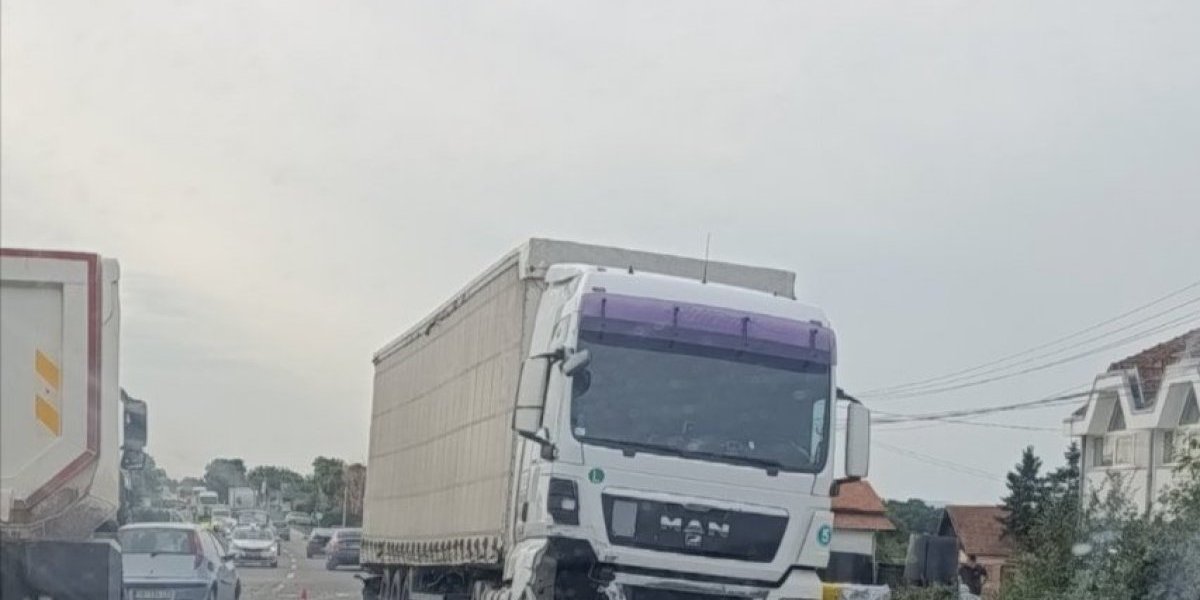Dva kamiona i automobil učestvovali u udesu