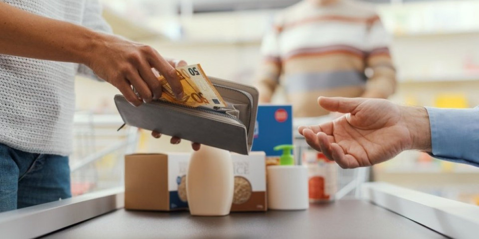 Zbog jedne navike gubite novac, a mislite da štedite: Milioni Srba prave veliku grešku