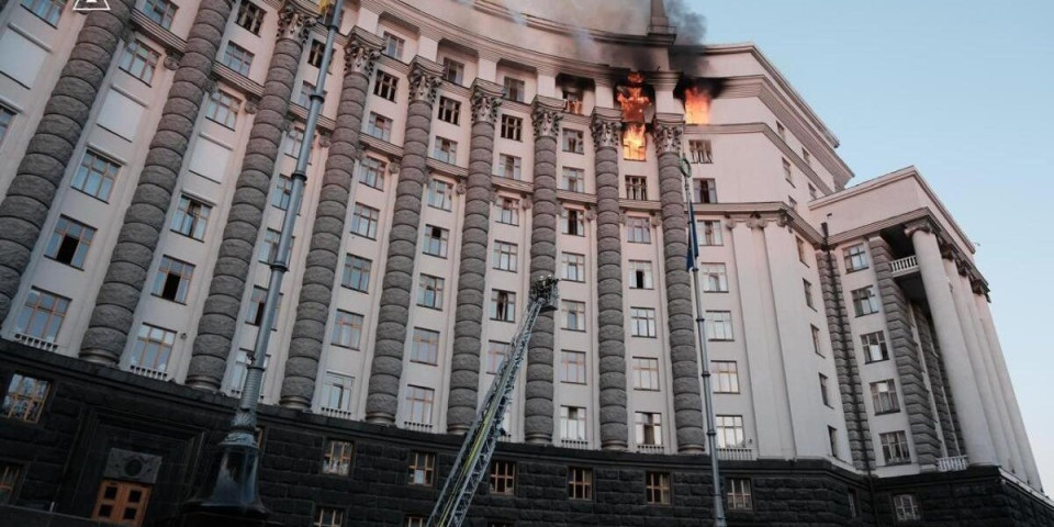 Histerija u Kijevu: Rusija baca bombu direktno na parlament?! Svi pričaju o stotinama mrtvih i pitaju se samo jedno