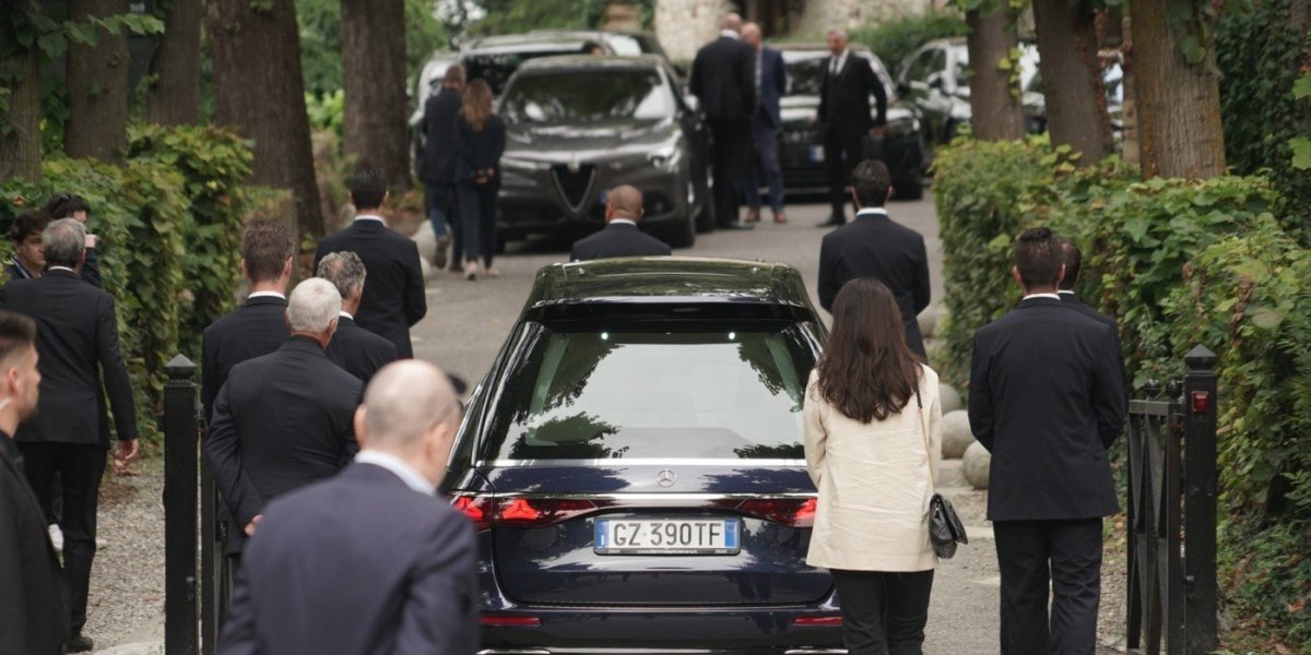 Svi se pitaju zašto? Armani je sahranjen kao "običan" čovek, a ovo je razlog (FOTO)