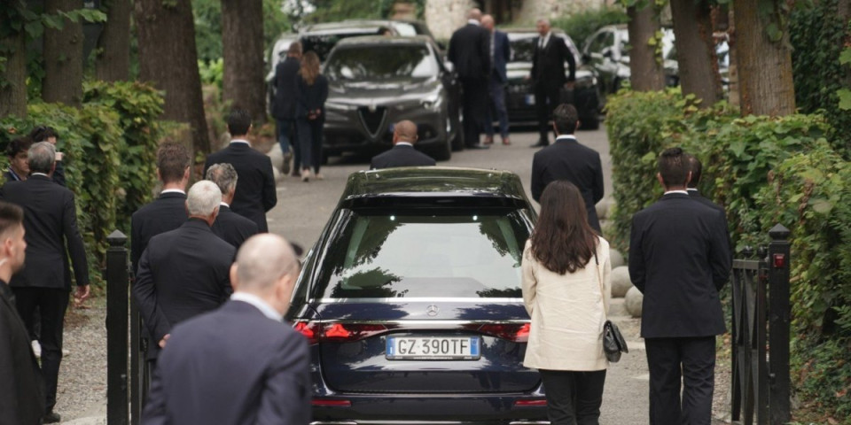 Svi se pitaju zašto? Armani je sahranjen kao "običan" čovek, a ovo je razlog (FOTO)