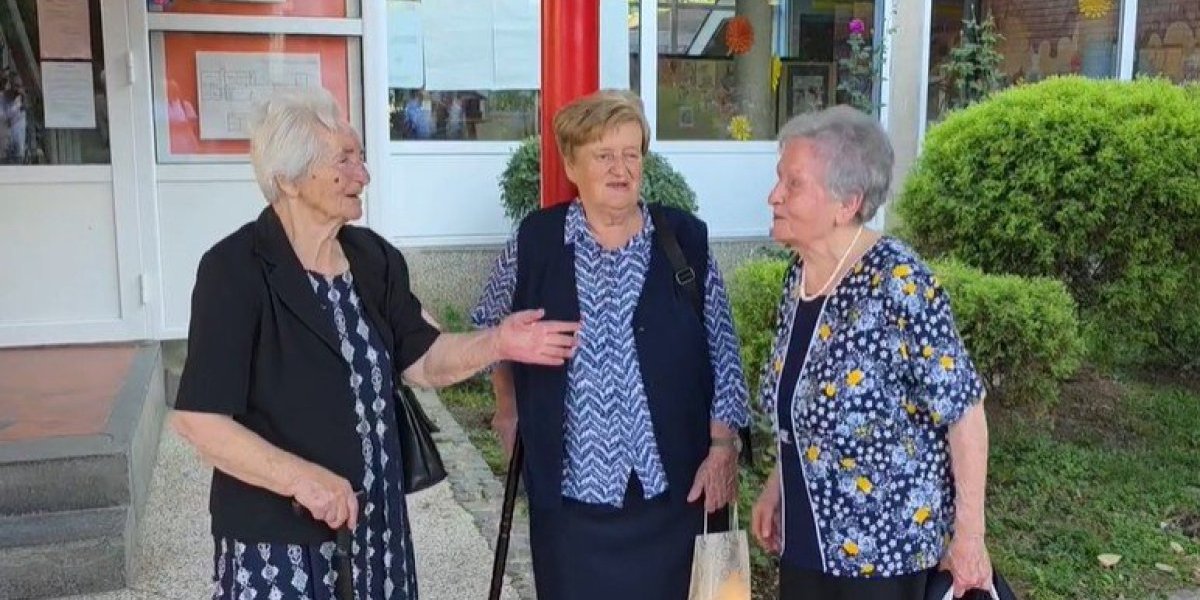 Učiteljice Mira Tomašević, Milunika Žunić i Milunika Jotić 