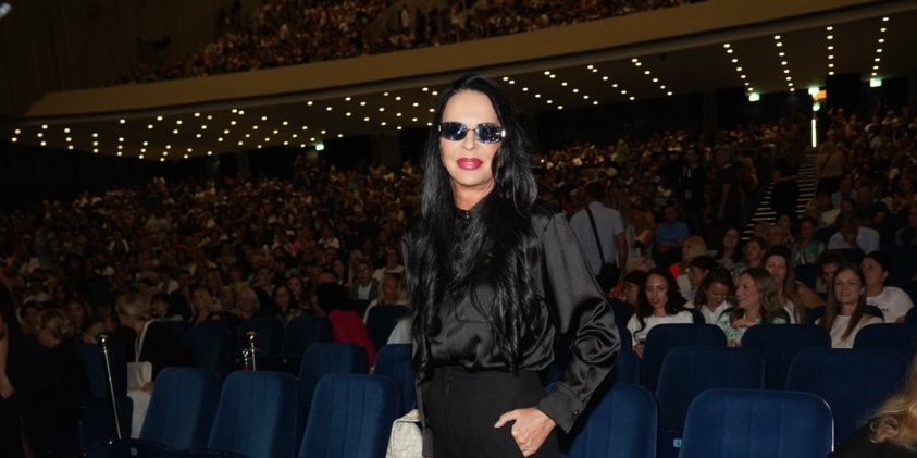 Nekada je harala estradom, a evo kako sada izgleda: Pevačica izašla iz ilegale (FOTO)