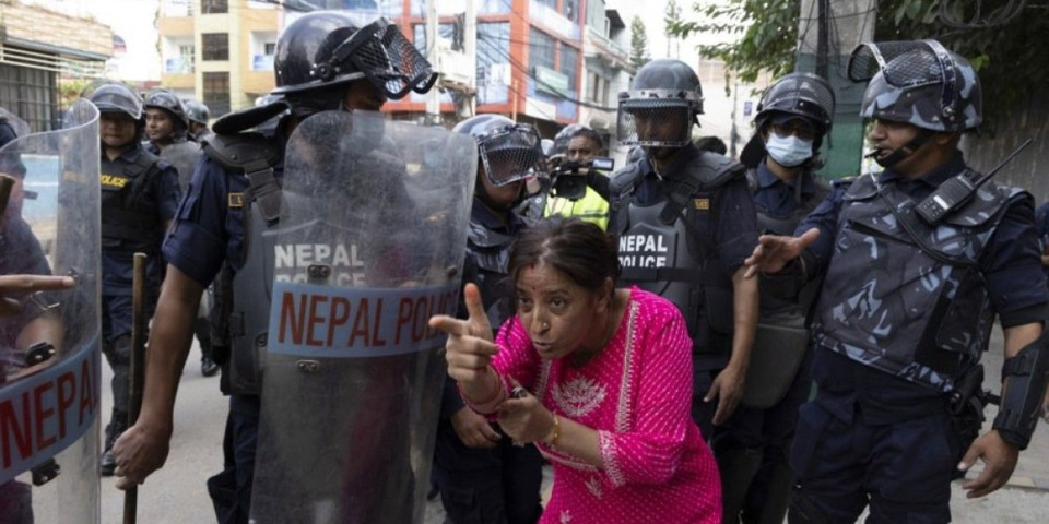UZNEMIRUJUĆE! Ubijena žena bivšeg premijera Nepala (FOTO/VIDEO)
