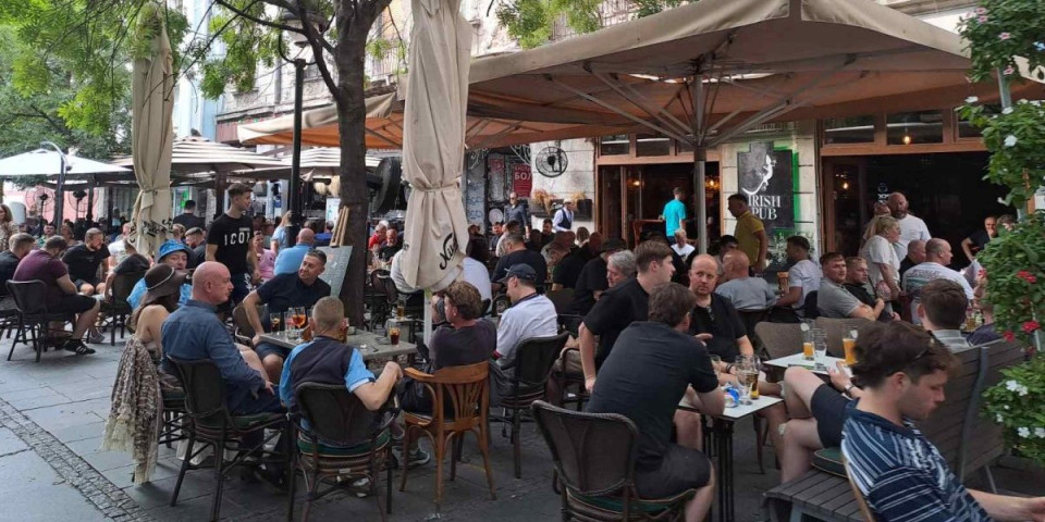 Englezi okupirali Beograd: Zagreva se atmosfera pred spektakl na "Marakani" (FOTO)