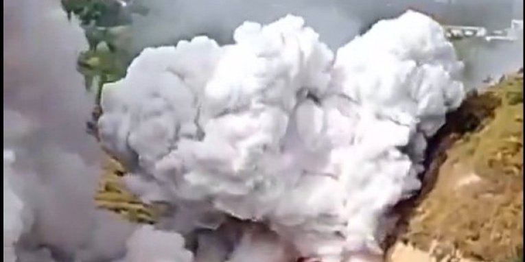 Stravična eksplozija u Napulju: Radnik poginuo, povređena dva vatrogasca (VIDEO)