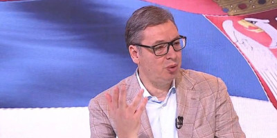 Predsednik Srbije Aleksandar Vučić osvrnuo se tokom sinoćnjeg gostovanja na televiziji i na učešće pojedinih evroparlamentaraca u nasilju blokadera u Novom Sadu.