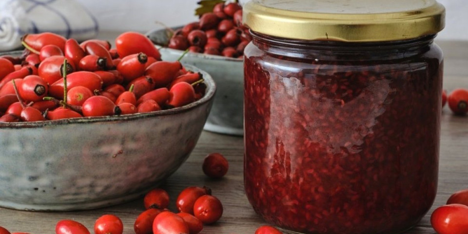 Džem od šipka po starinskom receptu: Trebaju vam samo 3 sastojka, a uz 1 trik sve je lakše
