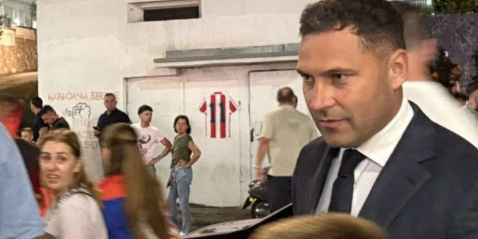 Duško Tošić na "Marakani"! Evo sa kim gleda "orlove" protiv Engleza! (FOTO)