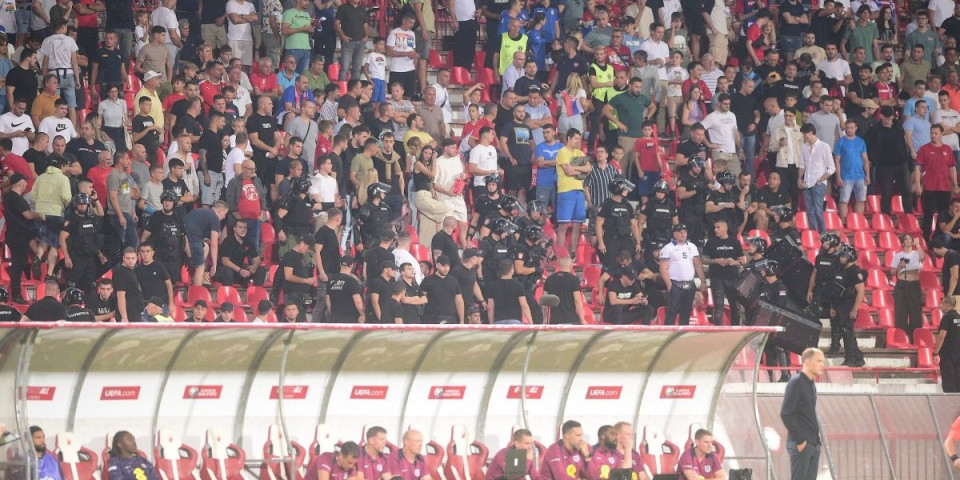 Još nereda na "Marakani": Navijač Srbije krenuo na Engleze, žandarmerija reagovala (VIDEO)