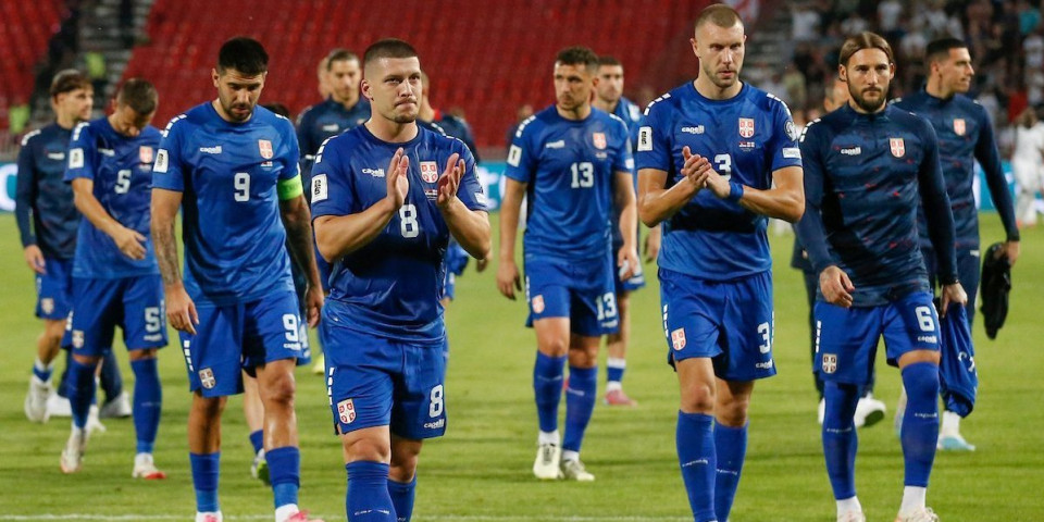 Navijači bljuju vatru posle fijaska - Hoće da oteraju Piksija, paljba i po fudbalerima