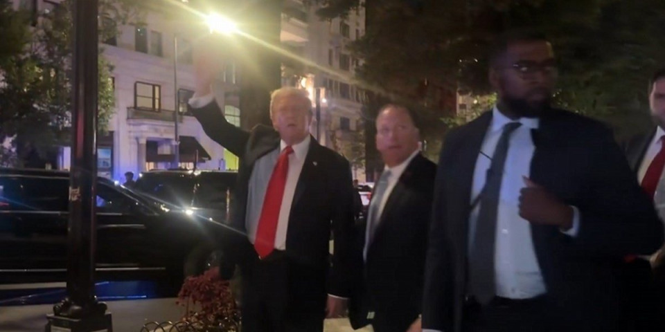 (VIDEO) Trampa pitali o upadu ruskih dronova, njegov potez šokirao sve: Snimak obišao svet