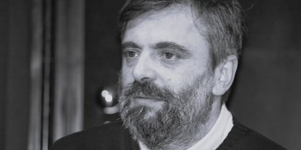 "Učio nas je da budemo ljudi": Glumci skrhani, završena komemoracija Mihailu Vukobratoviću