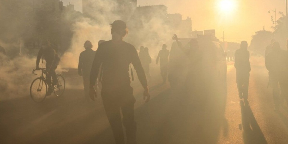 Blokiraj sve: Francuska na ivici haosa – građani protiv Makrona! (VIDEO/FOTO)