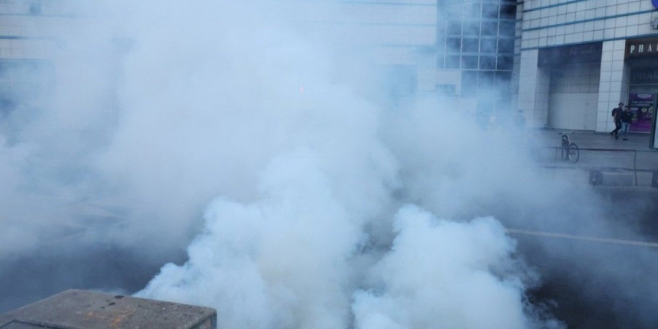 Bajru otišao, ulice eksplodirale: Da li Francuska ulazi u vanredno stanje? (VIDEO)