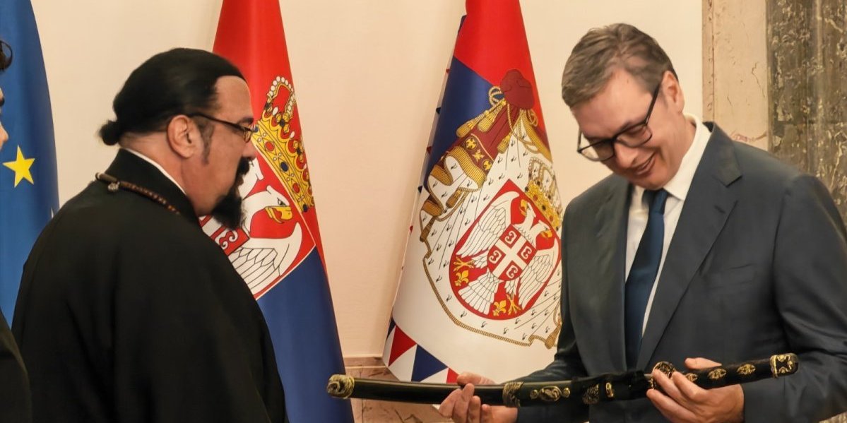Stiven Sigal stigao kod Vučića: Predsedniku poklonio katanu (FOTO/VIDEO)