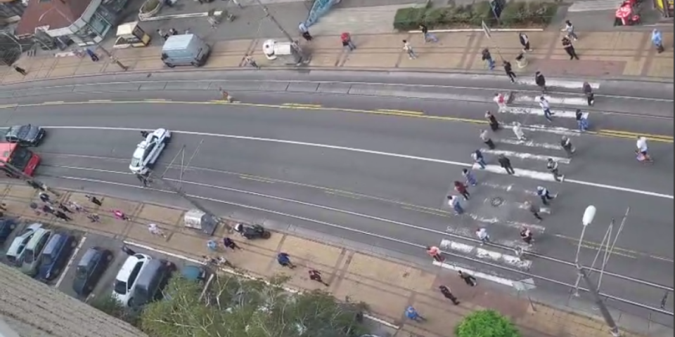 Vozačima autobusa prekipelo zbog blokadera - Šaka zgubidana terorisala Banovo brdo, a evo šta su oni uradili (VIDEO)