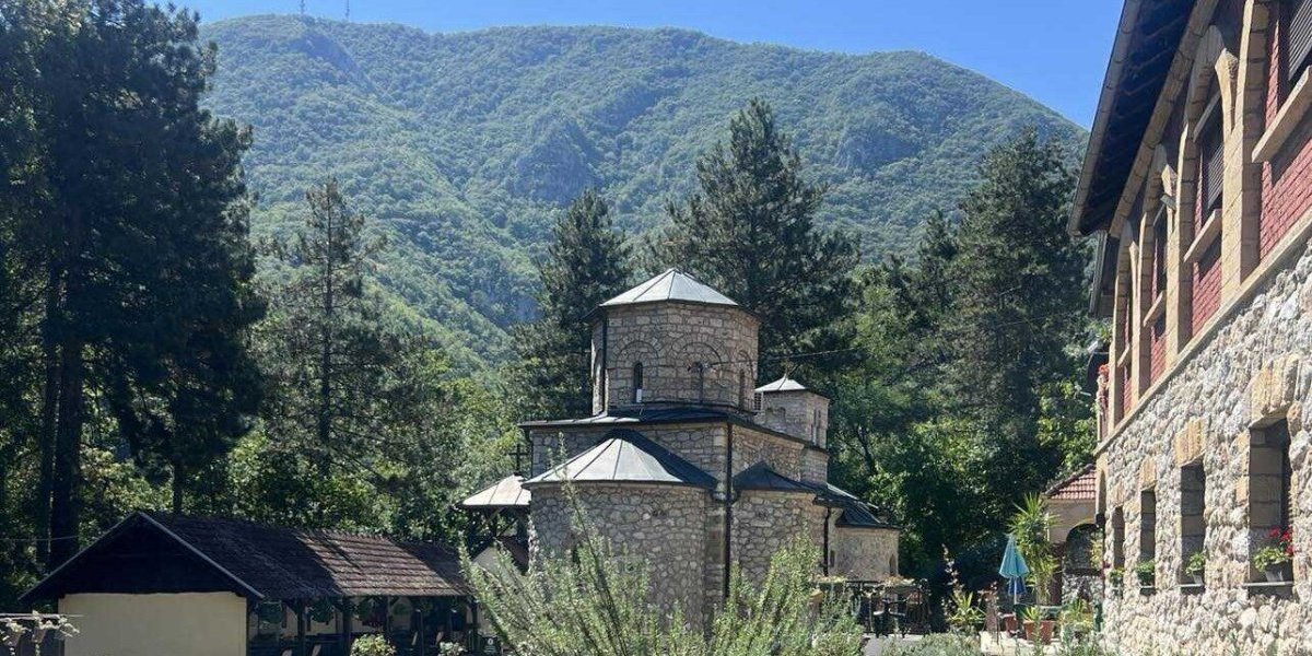 Ovo je jedan od najlepših manastira posvećen svecu koji se danas slavi