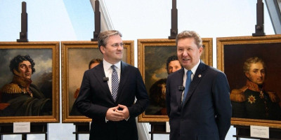 Ministar kulture Nikola Selaković primio je u "Lahta centru" restauratorski priređene reprodukcije devet portreta ruskih vojskovođa i državnika srpskog porekla za Istorijski muzej Srbije koje je ovoj republičkoj ustanovi kulture naše zemlje uručio predsednik Upravnog odbora JAD "Gasprom" Aleksej Borisovič Miler.