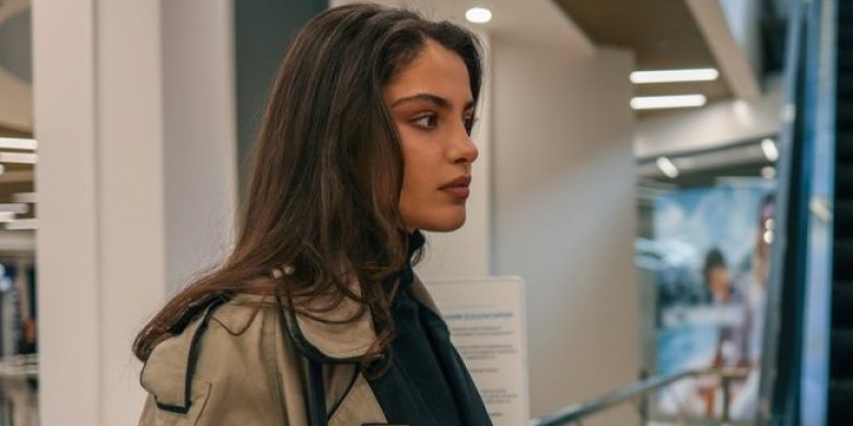 Mantil koji je hit jeseni: Boja je brutalno dobra - morate ga imati u ormaru (VIDEO)