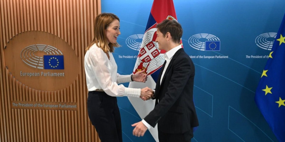 Blokaderi da polude: Pogledajte kako je šefica Evropskog parlamenta dočekala Brnabić u Briselu (FOTO/VIDEO)