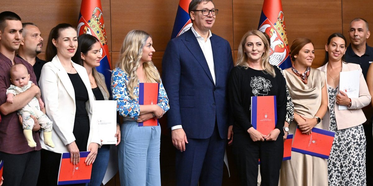 Uručeni ugovori o radu