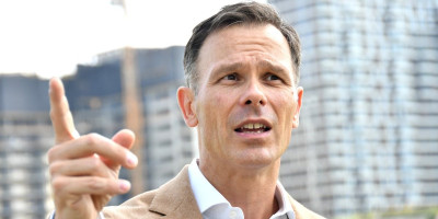 Ministar finansija Siniša Mali izjavio je danas da je sastanak predsednika Srbije Aleksandra Vučića sa državnim sekretarom SAD Markom Rubiom veoma važan za pitanje tarifa na uvoz u SAD, kao i za otvaranje novih oblasti saradnje srpskih kompanija sa SAD.