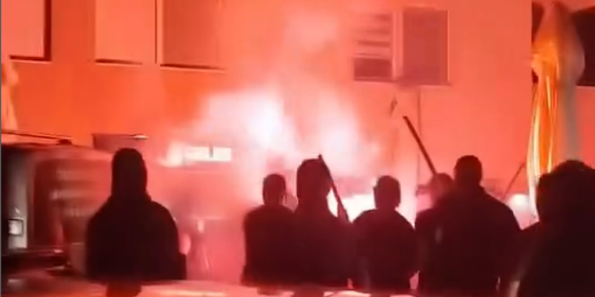 Napali i goste: Grupa maskiranih napadača upala sa palicama u kafić na Voždovcu (VIDEO)