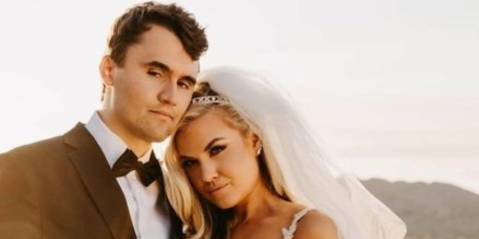 Ko je udovica Čarlija Kirka? Bila je mis, ali lepota nije jedino čime može da se ponosi!