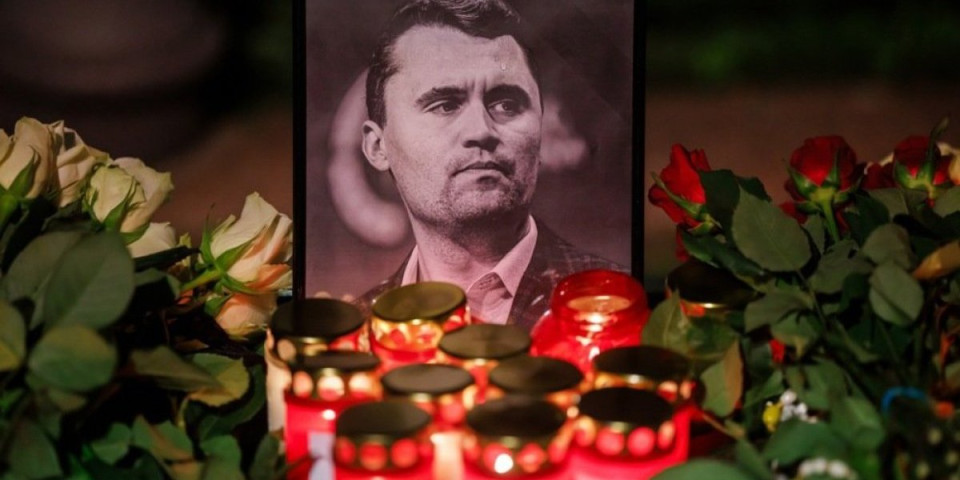 Drama pred sahranu Čarlija Kirka: Uhapšen naoružan muškarac