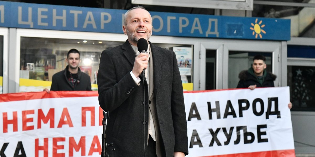 Bruka - Advokat blokadera i Čankov poslušnik ostrvio se na Vojsku Srbije: "Oružje za paradu služi za napad na građane"