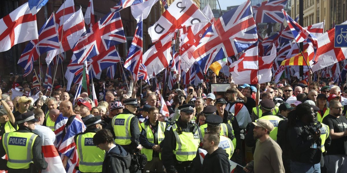 London ključa i odaje počast Kirku: Antimigrantski protest digao zemlju na noge, održava se i kontramiting